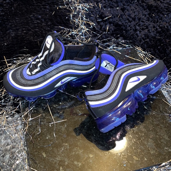 One of Nike extremely attractive, versatile shoe. - Picture 15 of 17